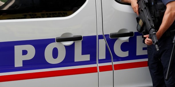 Un policier suspendu apres une video de violences[reuters.com]