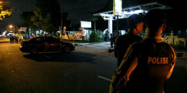 Indonesie: trois djihadistes presumes abattus par la police[reuters.com]