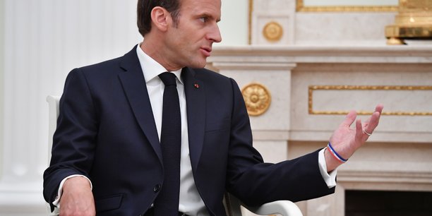 Macron tente de deminer le terrain social[reuters.com]
