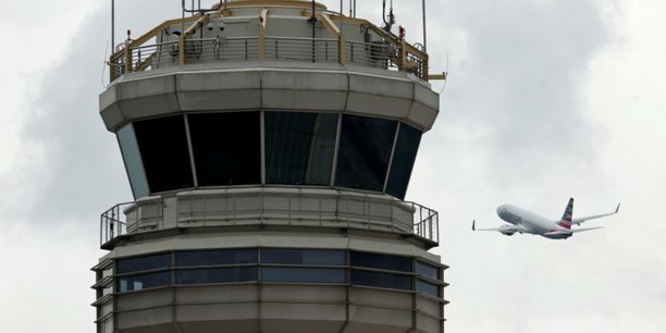 L'espace aerien belge ferme a la suite d'un probleme technique[reuters.com]