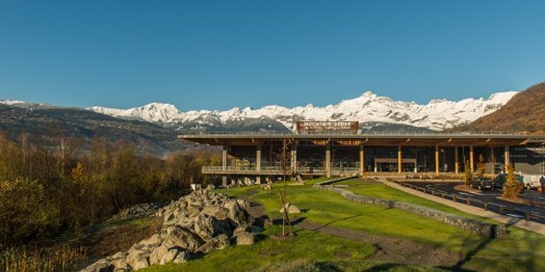 Le mountain store de Quechua à Passy (Haute-Savoie) fait face au Mont Blanc.