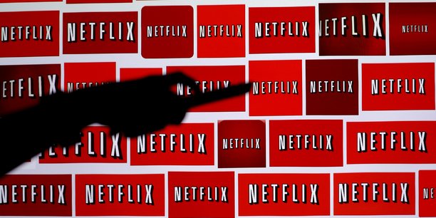 Depuis l'arrivée des grandes plateformes de vidéo à la demande comme Netflix ou Amazon, la télévision payante traditionnelle est en grande perte de vitesse aux Etats-Unis.