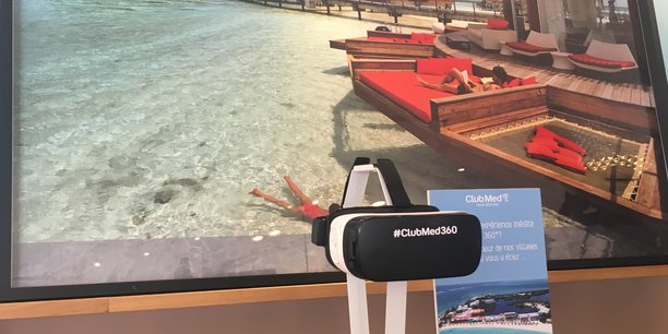 Le casque de réalité virtuelle est un atout dans les pratiques commerciales des vendeurs du Club Med.