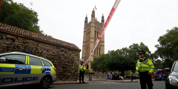 L'incident de westminster traite comme un acte terroriste, annonce la police[reuters.com]