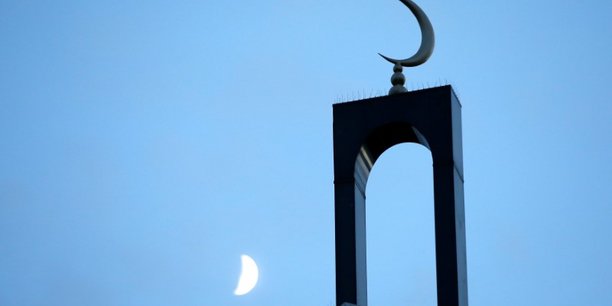 Interpellation d'un homme suspecte d'avoir fonce sur une mosquee[reuters.com]