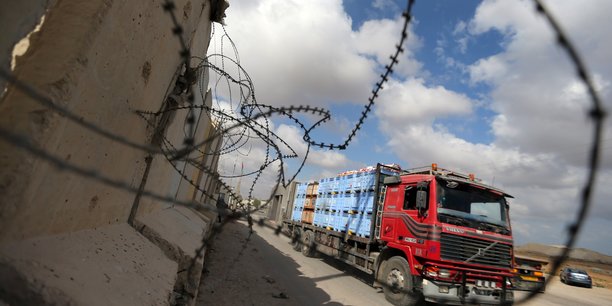 Israel rouvre le principal point de passage a la frontiere avec gaza[reuters.com]