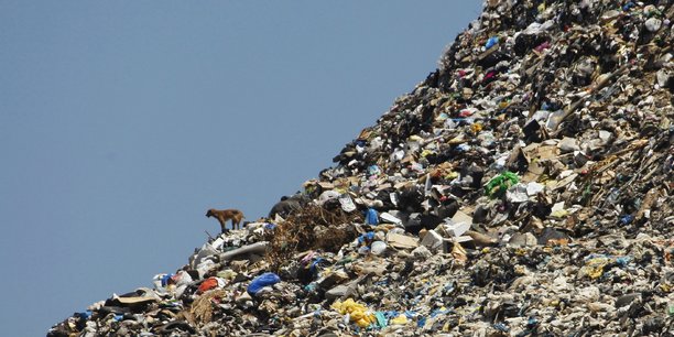 « Il n'y a pas de planète B », affirmait l'astronaute Thomas Pesquet en réponse à une question sur l'épuisement des ressources naturelles. (Photo : montagne d'ordures d'une décharge à ciel ouvert sur les rivages de Sidon, une ville de bord de mer au sud du Liban, le 8 juin 2012.)