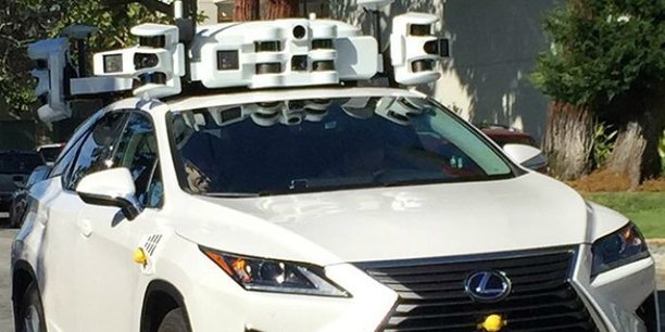 La firme à la pomme poursuit le développement de la voiture autonome considérée comme le meilleur moyen de maitriser l'intelligence artificielle.