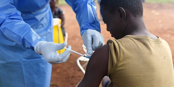 Dans les pays développés, la vaccinations suscite de plus en plus de méfiance.