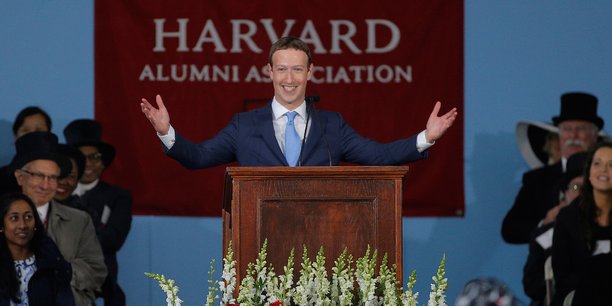Mark Zuckerberg, fondateur de Facebook, a quitté Harvard en deuxième année ; Bill Gates de Microsoft aussi. Dans un autre registre, l'acteur Matt Damon n'y est resté que six mois.