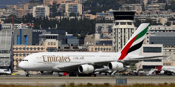 Emirates et etihad dementent negocier une fusion[reuters.com]