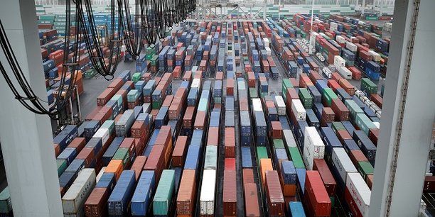 Ces moindres performances du commerce extérieur s'expliquent par un rebond des importations après un repli en juillet.
