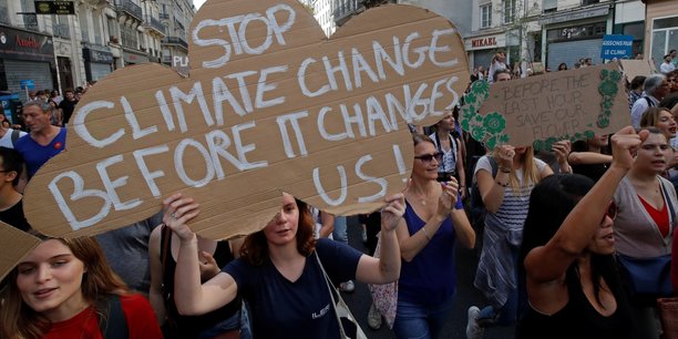 Plus de 12.000 participants a la marche pour le climat a paris[reuters.com]