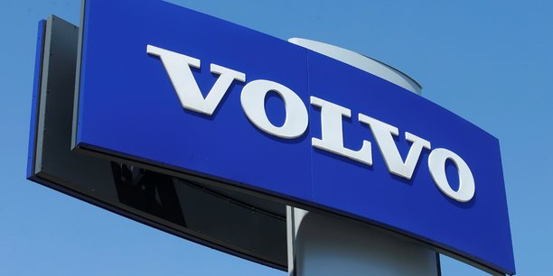Volvo avertit sur les emissions de certains camions, le titre chute[reuters.com]