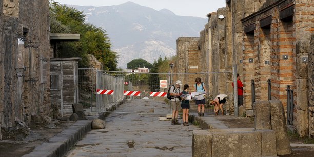 Un graffiti remet en question la date de la catastrophe de pompei[reuters.com]