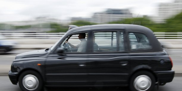 Les black cabs londoniens arrivent a paris en version electrique[reuters.com]