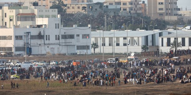 Manifestations a la frontiere gaza-israel, 77 palestiniens blesses[reuters.com]