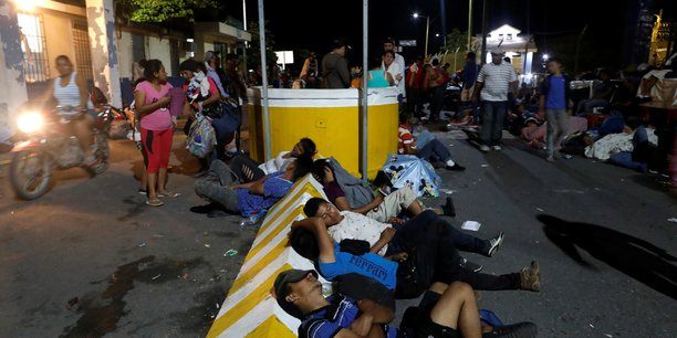 Des migrants honduriens presses de ne pas se rendre aux etats-unis[reuters.com]