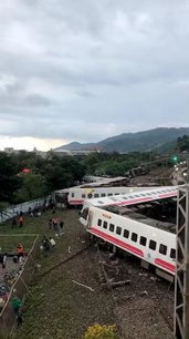 Dix-sept morts dans le deraillement d'un train a taiwan[reuters.com]