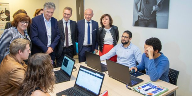 L. Schlosser (Microsoft), avec C. Delga (Région), F. Lafforgue (Castelnau) et les autres officiels, accueillent la 1e promotion d'IA-Microsoft
