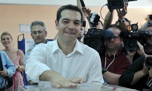 Le leader du parti de la coalition de la gauche radicale Alexis Tsipras, votant à Athènes ce dimanche /Copyright AFP