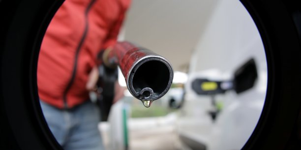 Le gouvernement met la derniere main a son plan carburants[reuters.com]