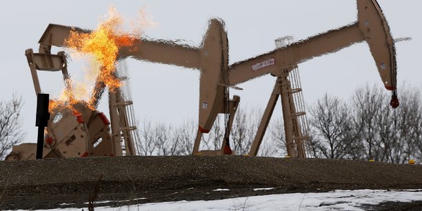 L'Opep fait face à l'augmentation continue de la production pétrolière des Etats-Unis, en passe de devenir numéro un mondial, devant l'Arabie saoudite, avec son record à 11,6 millions de barils par jour, qui pourraient atteindre 12 millions de bpj l'an prochain. (Photo : dans le Dakota du Nord, près de la ville de Williston, le gisement de Bakken a été le site d'une véritable ruée vers l'or à partir de 2008 avec l'invention de la technique de la fracturation hydraulique ou fracking.)