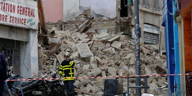 Immeubles effondres a marseille, perquisitions a la mairie[reuters.com]