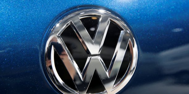 Volkswagen adapte trois usines allemandes aux voitures electriques[reuters.com]