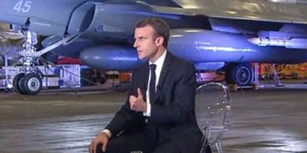 Emmanuel Macron depuis le porte-avions Charles-de-Gaulle