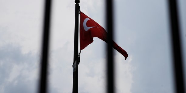 Ankara s'en prend a une ong turque, 12 arrestations[reuters.com]