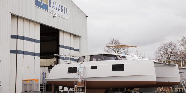 Un des modèles de Bavaria Catamarans en sortie d'usine.