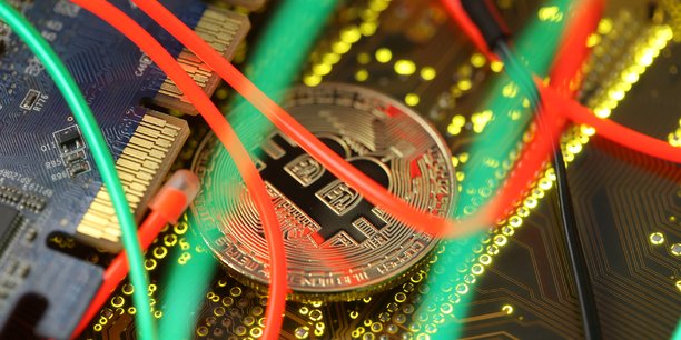 Le bitcoin tombe sous 4.500 dollars[reuters.com]