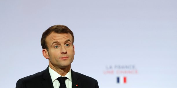 Macron promet aux maires une nouvelle methode[reuters.com]