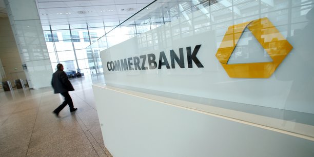 Commerzbank, la deuxième banque allemande a comme premier actionnaire l'Etat allemand, qui envisagerait de la rapprocher de Deutsche Bank, le premier établissement du pays.