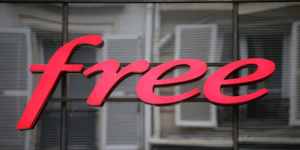 Free proposera sa Freebox Delta au prix revu à la hausse de 49,99 euros par mois, a annoncé le PDG Thomas Reynaud lors d'une conférence de presse au siège parisien du groupe. Un montant auquel il faut ajouter 10 euros par mois (pendant 48 mois) pour l’enceinte Devialet.