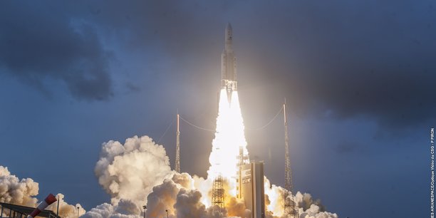 Le 102e lancement d'Ariane 5 a permis de mettre en orbite deux satellites d'une masse totale de 9.362 kg.