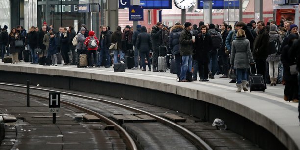 Appel a la greve lundi dans les chemins de fer allemands[reuters.com]