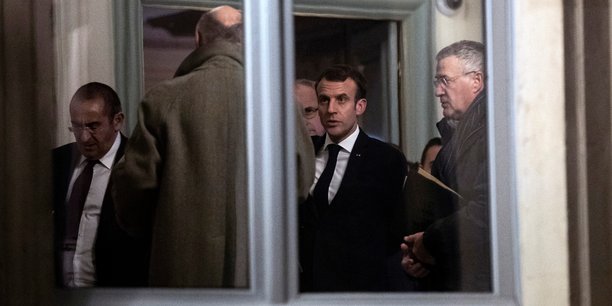 Macron degringole dans le barometre ipsos[reuters.com]