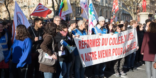 Un millier de profs et d'élèves ont défilé mardi dans les rues de Toulouse.