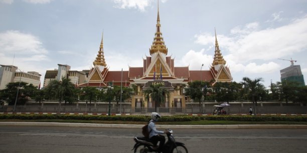 Cambodge: l'opposition autorisee a demander la reprise de ses activites[reuters.com]