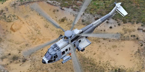 Le Caracal d'Airbus Helicopters bondit encore dans le désert