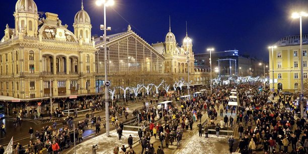 Des hongrois protestent contre le gouvernement orban[reuters.com]