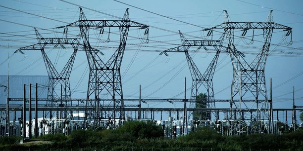 De l'autre côté des Pyrénées, le mécanisme ibérique consiste à diminuer le coût de production des centrales électriques fonctionnant au gaz, en subventionnant le prix du gaz qu'elles utilisent. La Commission a calculé que l'extension de l'exception ibérique génèrerait un « gain net de 13 milliards d'euros » pour l'Europe.