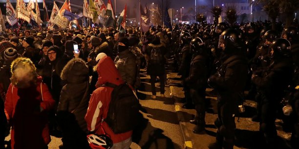 Les manifestations contre orban continuent en hongrie[reuters.com]