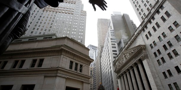 La bourse de new york finit en net recul[reuters.com]
