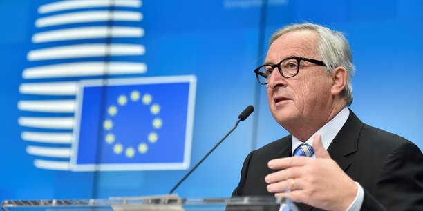 Devant un parterre d'homme d'affaires, le président de la Commission, Jean-Claude Juncker, a défendu les règles antitrust européennes, soulignant qu'en près de 30 ans, l'exécutif avait approuvé plus de 6.000 unions et n'en avait rejeté qu'une petite trentaine.