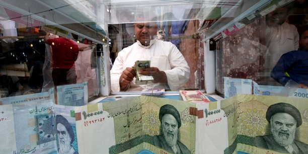 La banque d'iran propose de supprimer quatre zeros du rial[reuters.com]