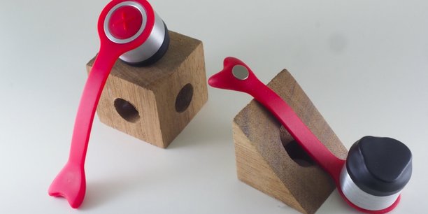 ActivMotion a créé et fait breveter un produit utilisant le pavillon de l'oreille à la manière d'une membre de haut-parleur, libérant ainsi le conduit auditif.