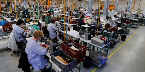 France: la production industrielle rechute en novembre[reuters.com]